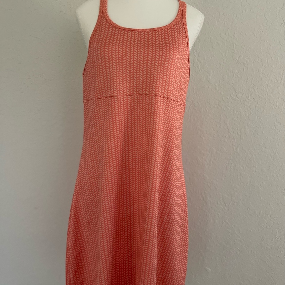 Columbia Soft Muted Coral Midi Slip Dress with Sleeveless Design and Scoop Neck